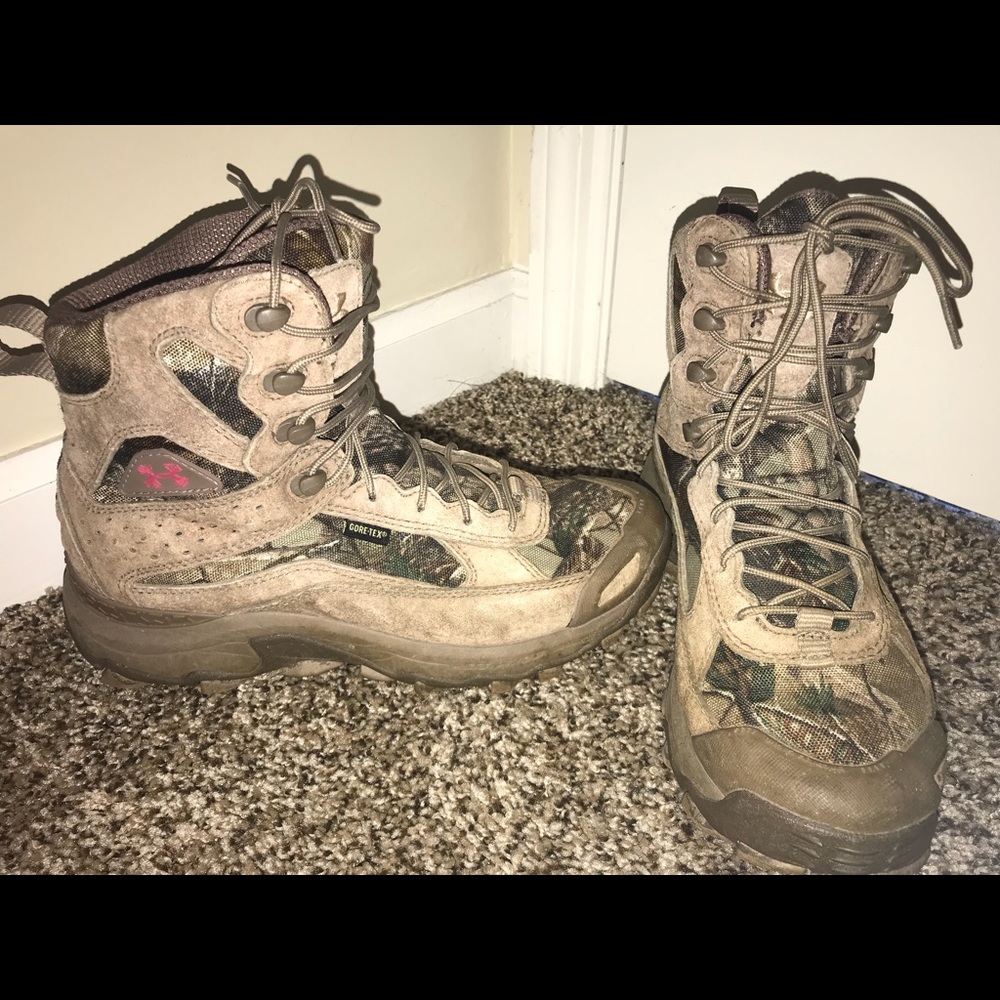 Under Armour Women’s boots w/ goretex